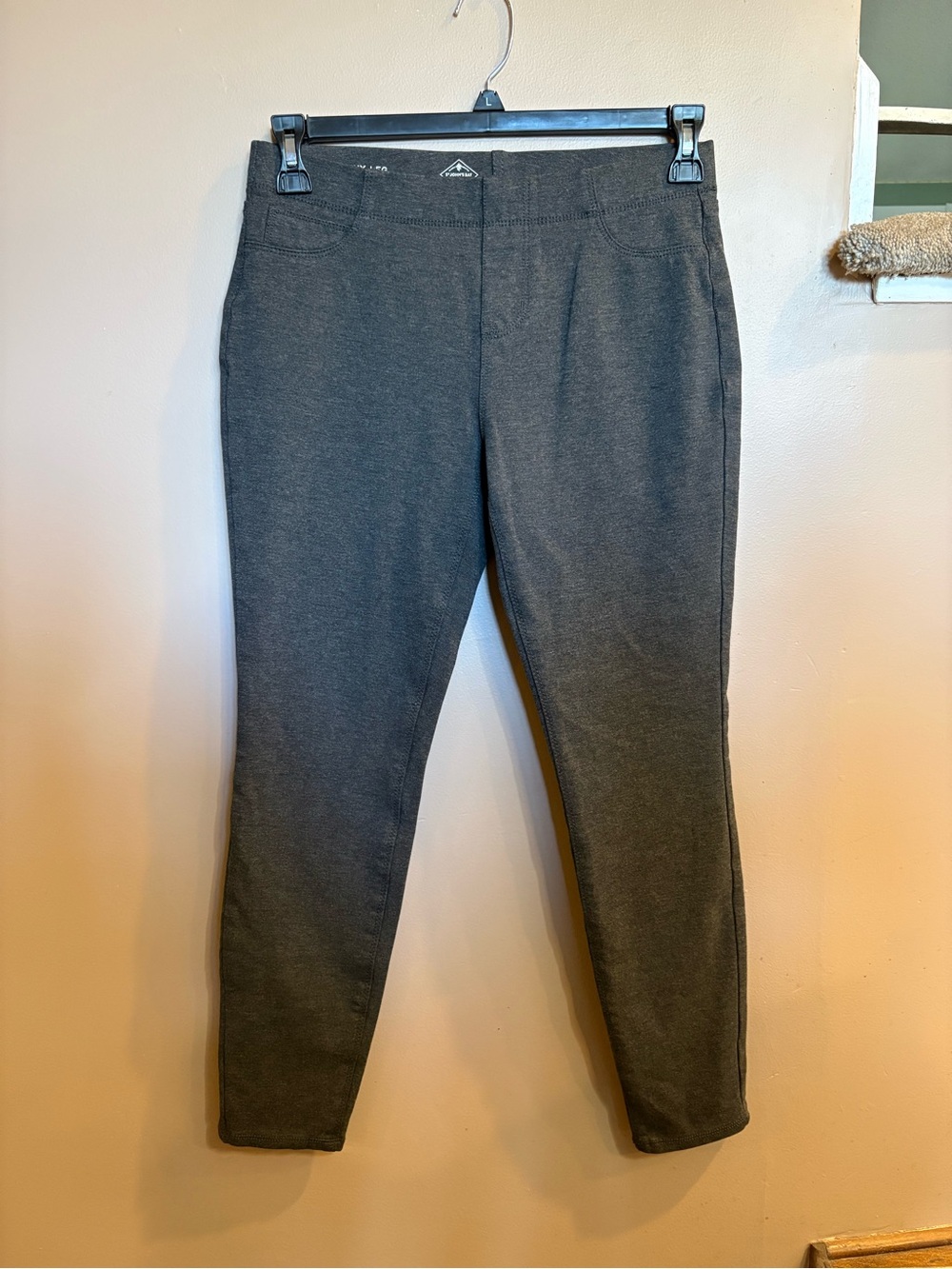 St. John's Bay Slim Stretch skinny leg pants Dark Gray size small